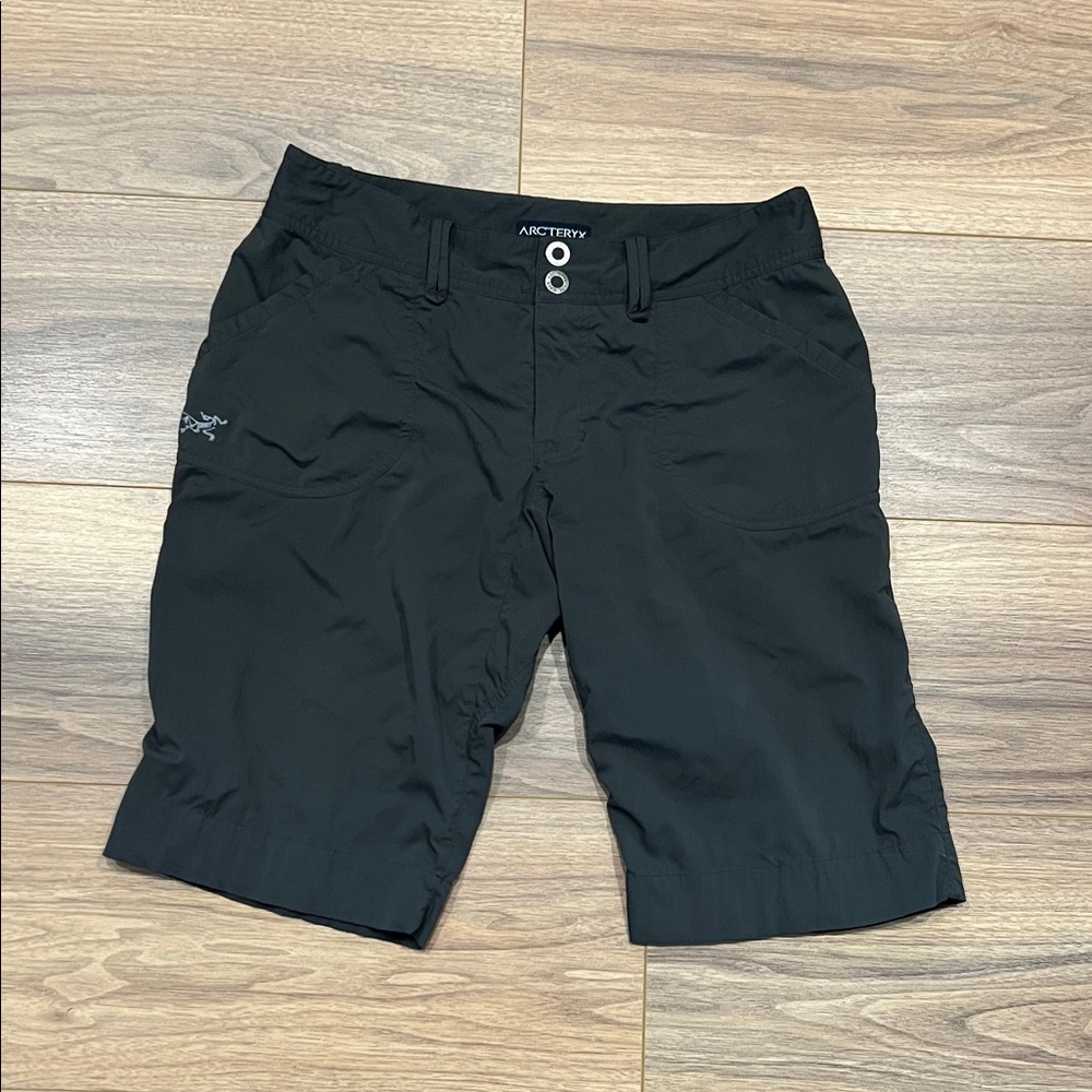 Arc’teryx Vintage Nylon Hiking Shorts in Gray Size 4
